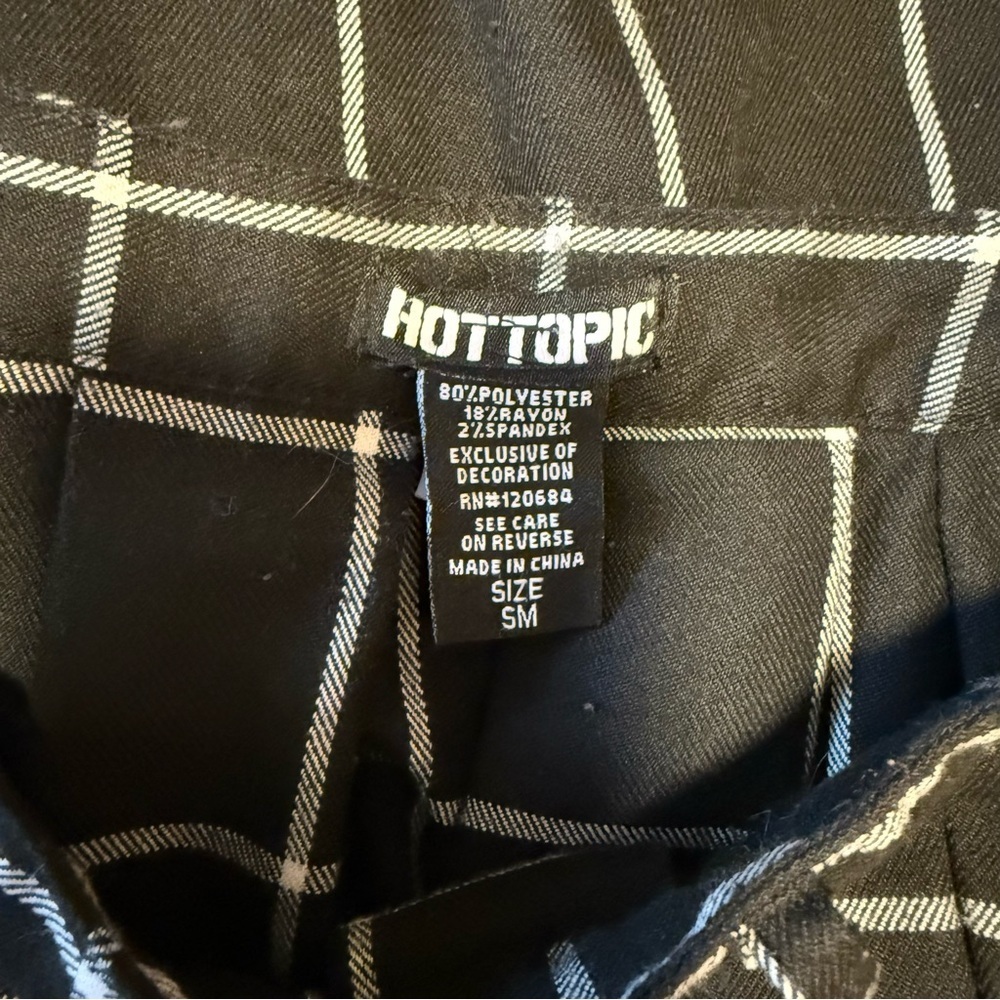 Like New Hot Topic Windowpane Plaid Pleated Mini Skirt - Picture 3 of 4